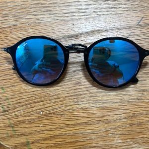 {RAY-BAN} BLUE ROUND REFLECTIVE LENSE SUNGLASSES
